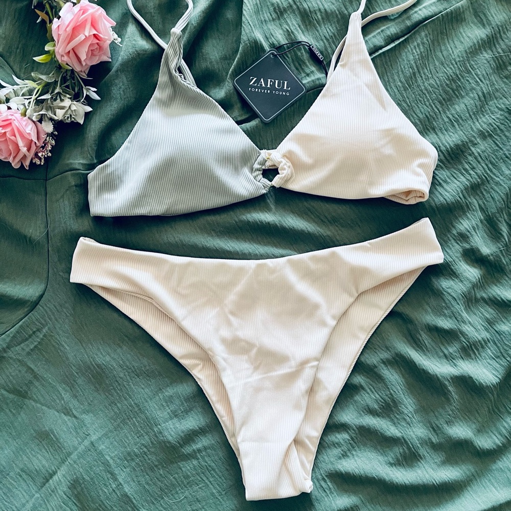 Zaful Two-Tone Ribbed O-Ring Bikini Set in Cream and Light Grey